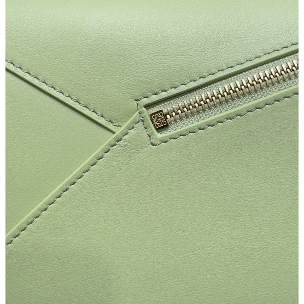 LOEWE New Puzzle Bag – Small Pale Pear Green!