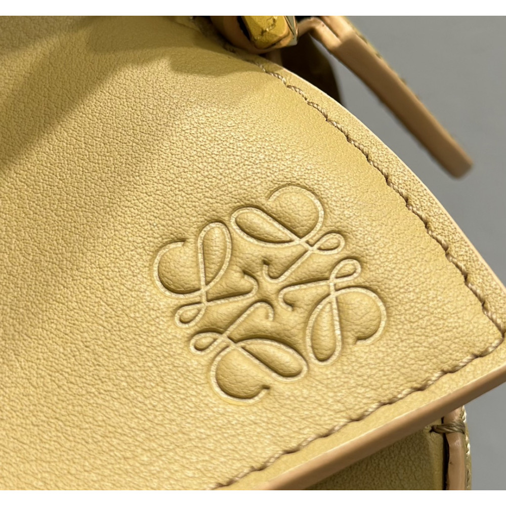 LOEWE New Puzzle Bag – Small Desert Yellow!