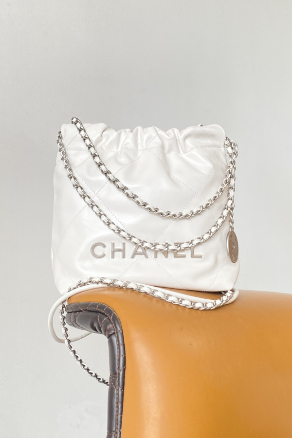 Chanel 23C white mini 22Bag,