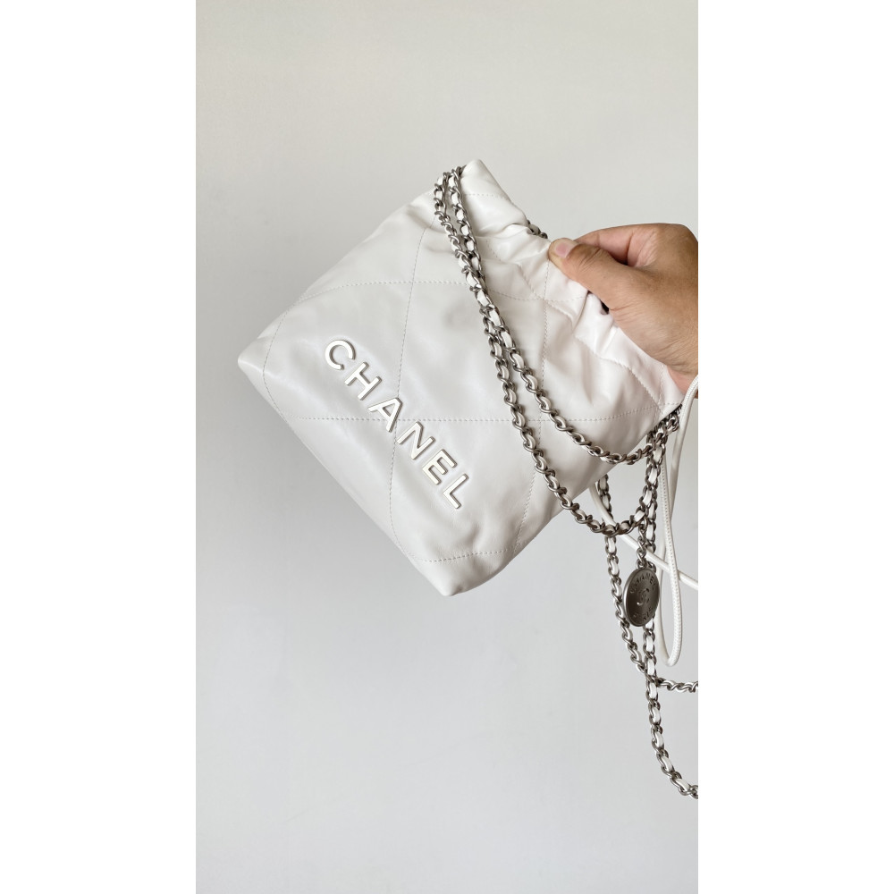 Chanel 23C white mini 22Bag,