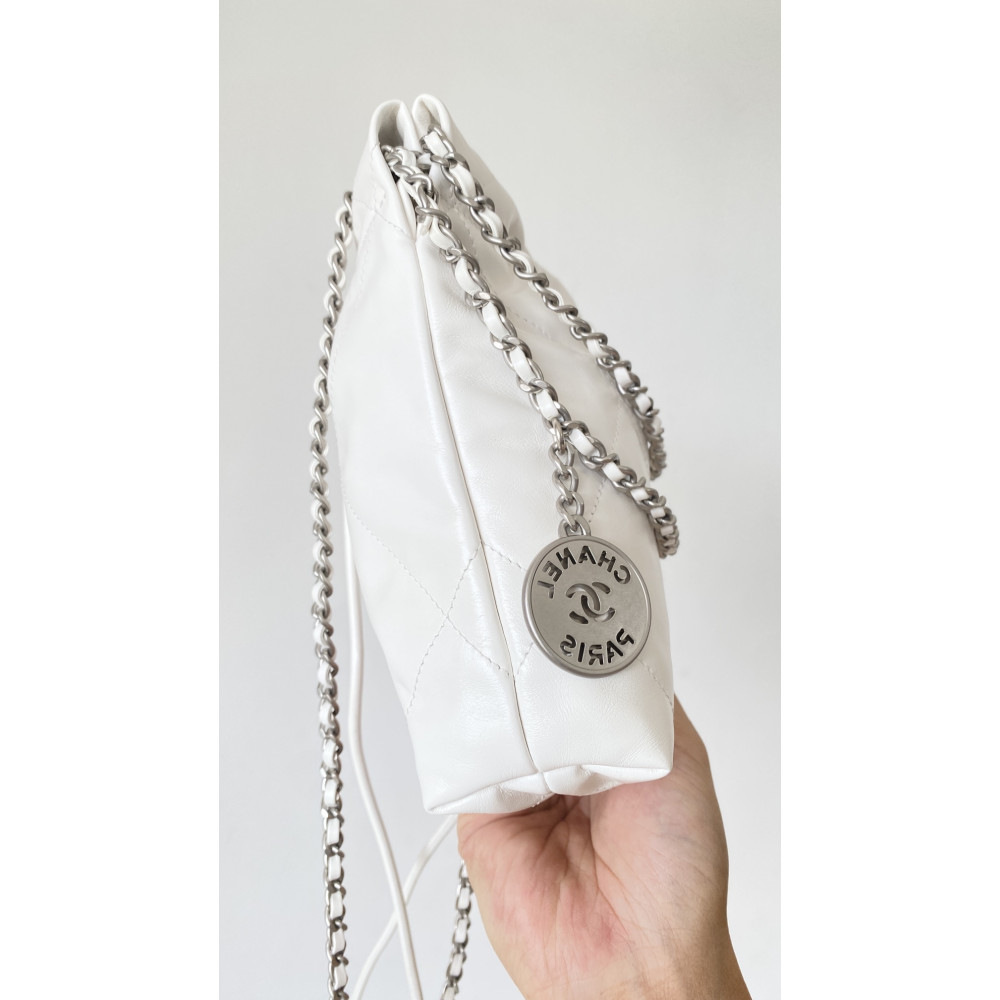 Chanel 23C white mini 22Bag,