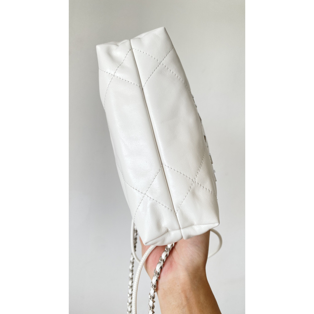 Chanel 23C white mini 22Bag,