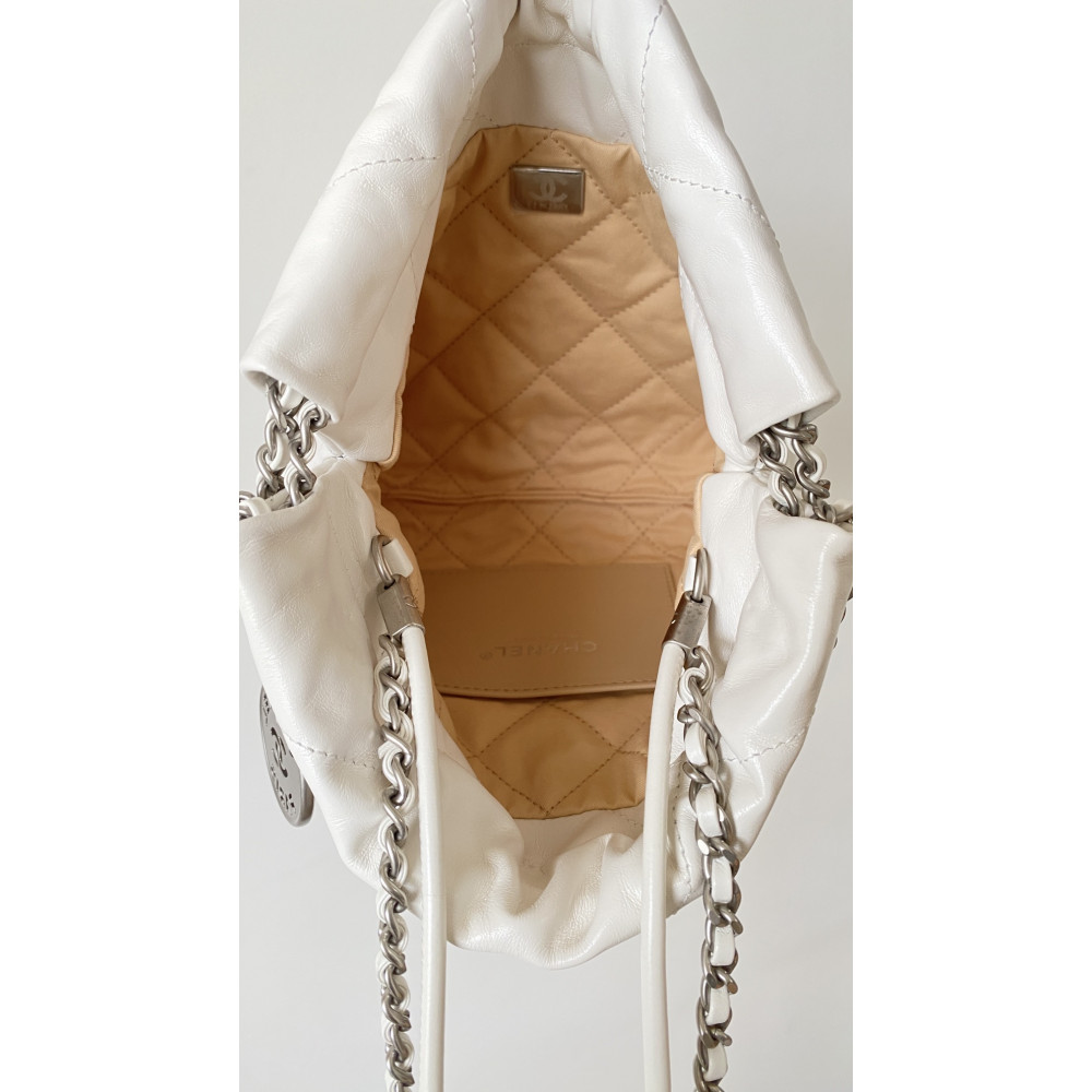 Chanel 23C white mini 22Bag,