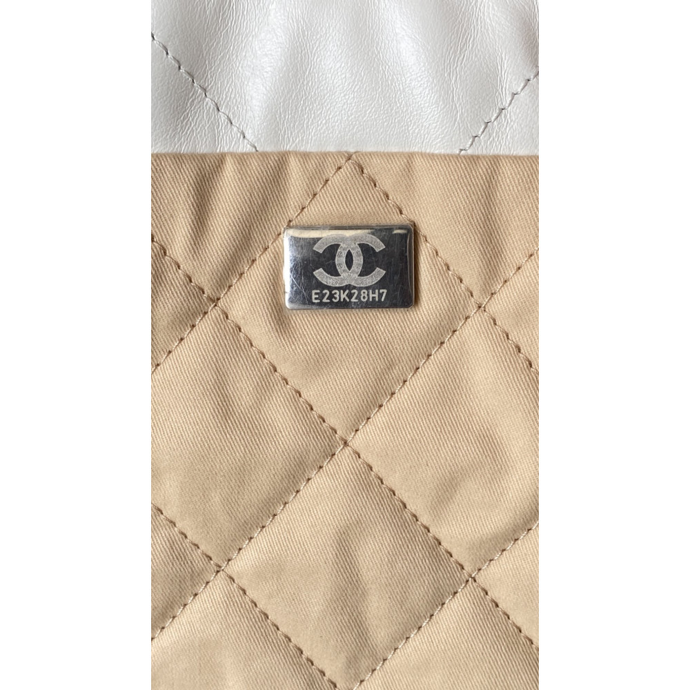 Chanel 23C white mini 22Bag,