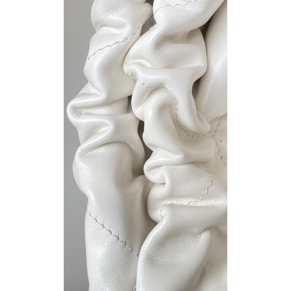 Chanel 23C white mini 22Bag,