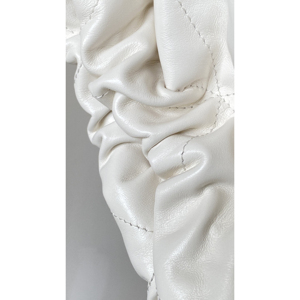 Chanel 23C white mini 22Bag,