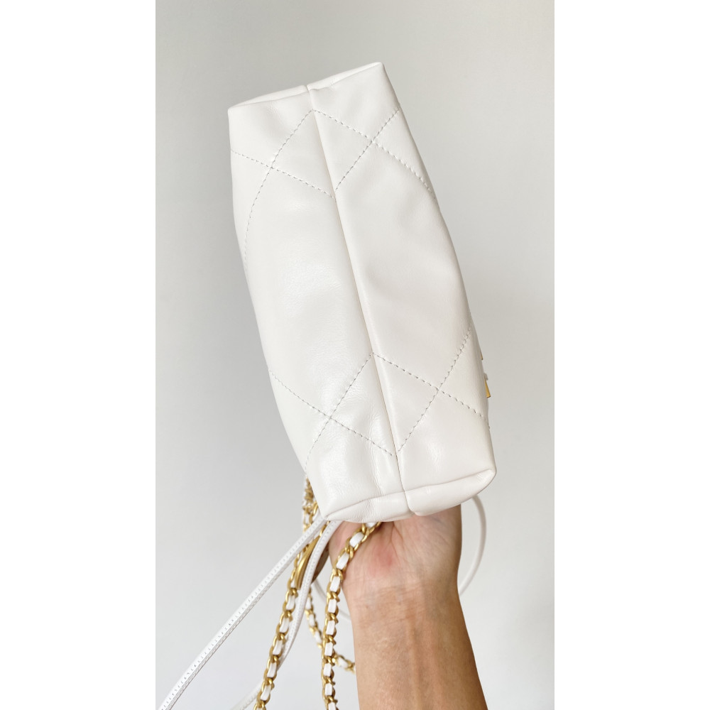Chanel 23C white mini 22Bag