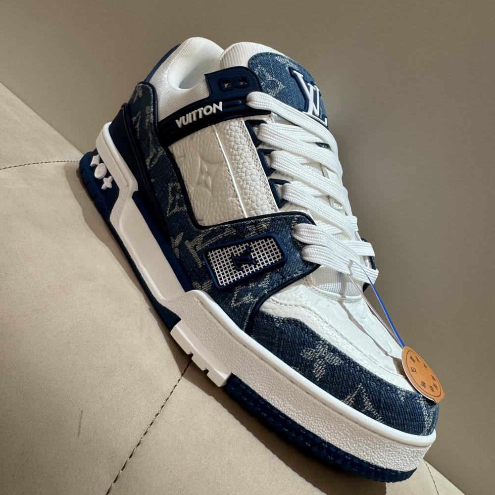 Louis Vuitton Trainer Classic Unisex Sneakers