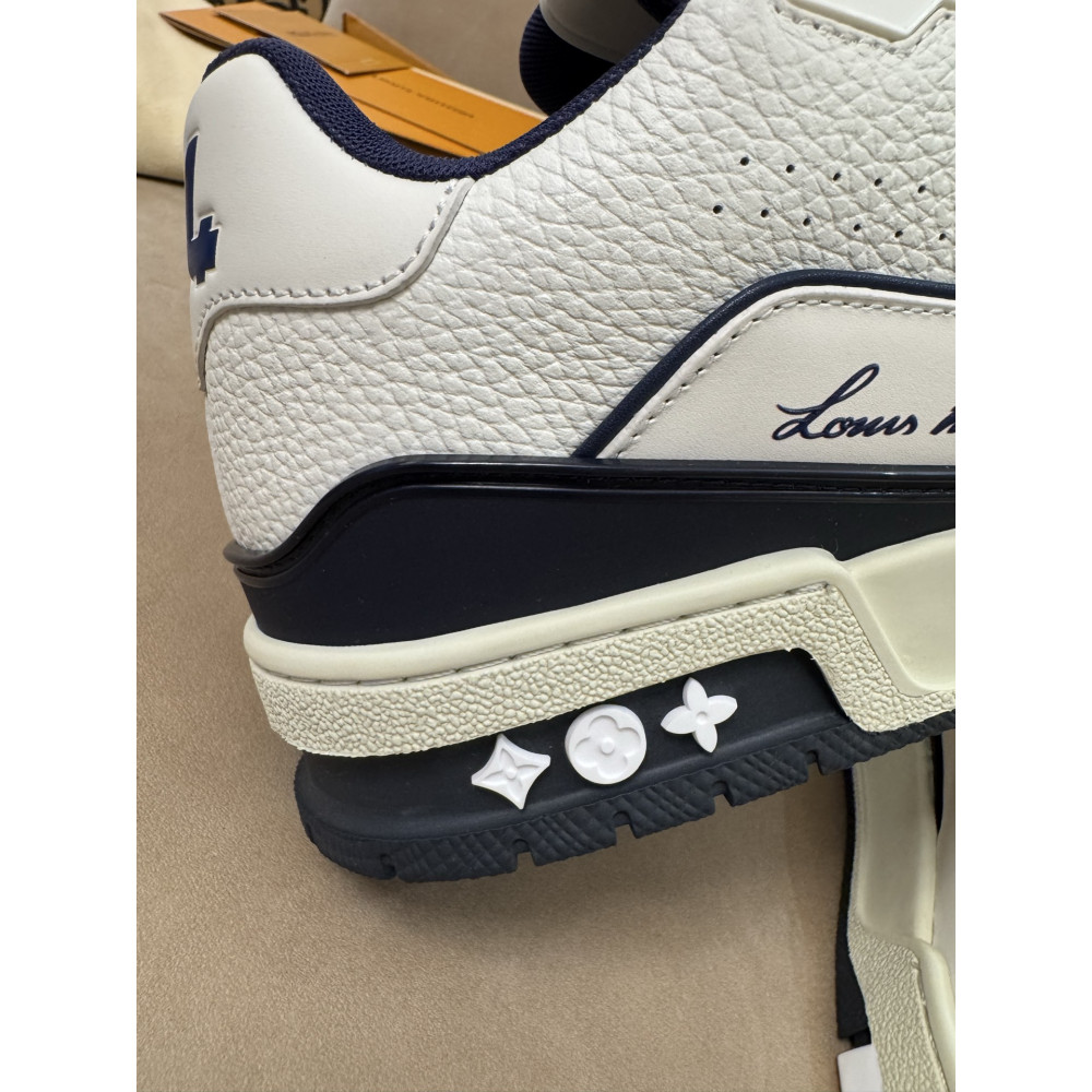 Louis Vuitton Trainer Classic Unisex Sneakers