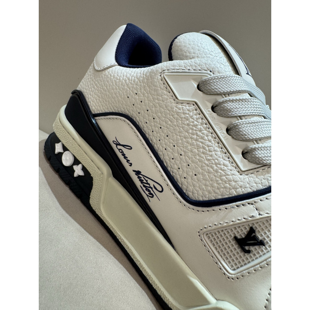 Louis Vuitton Trainer Classic Unisex Sneakers