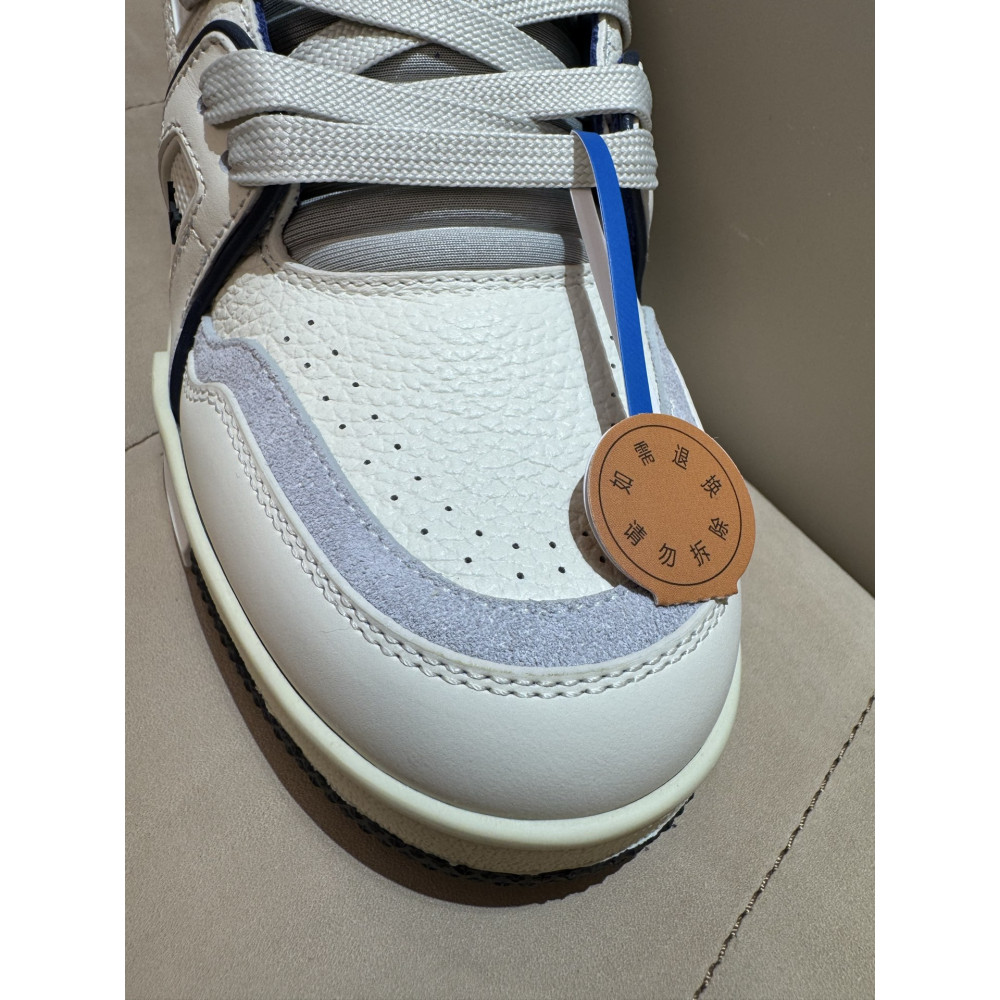 Louis Vuitton Trainer Classic Unisex Sneakers