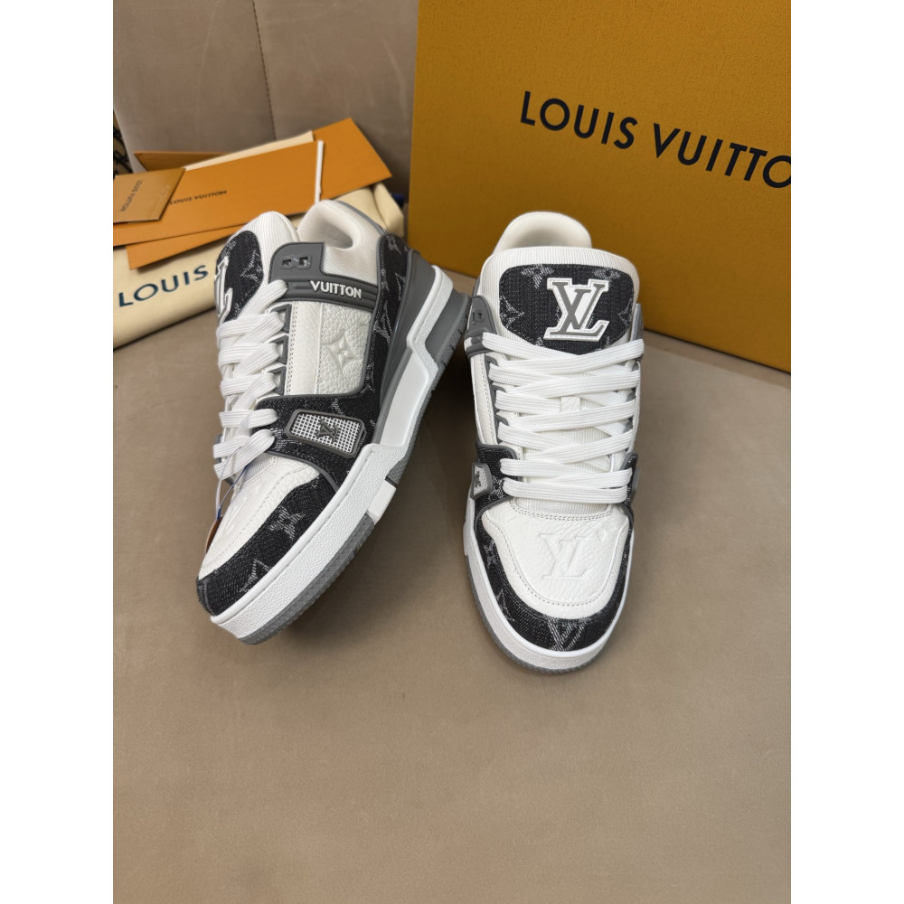 Louis Vuitton Trainer Classic Unisex Sneakers