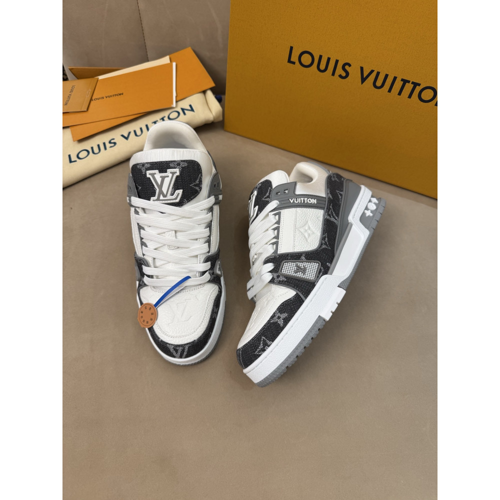 Louis Vuitton Trainer Classic Unisex Sneakers