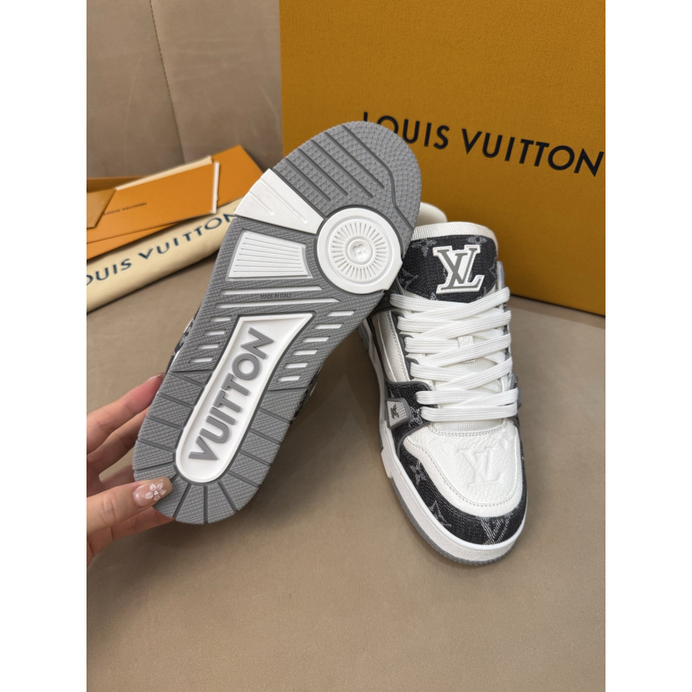 Louis Vuitton Trainer Classic Unisex Sneakers