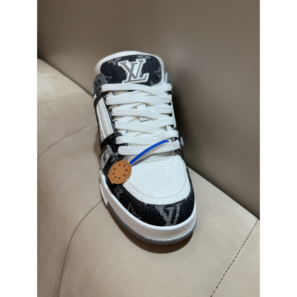 Louis Vuitton Trainer Classic Unisex Sneakers