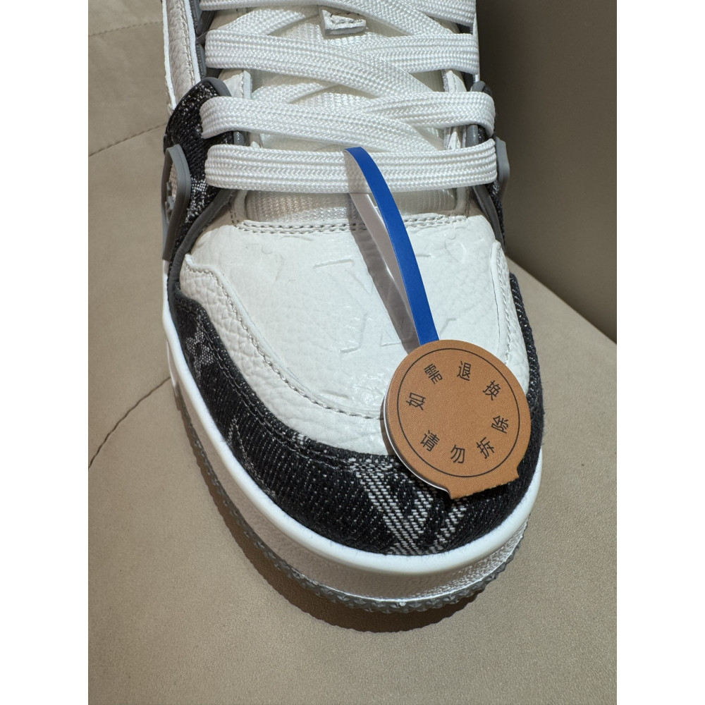 Louis Vuitton Trainer Classic Unisex Sneakers