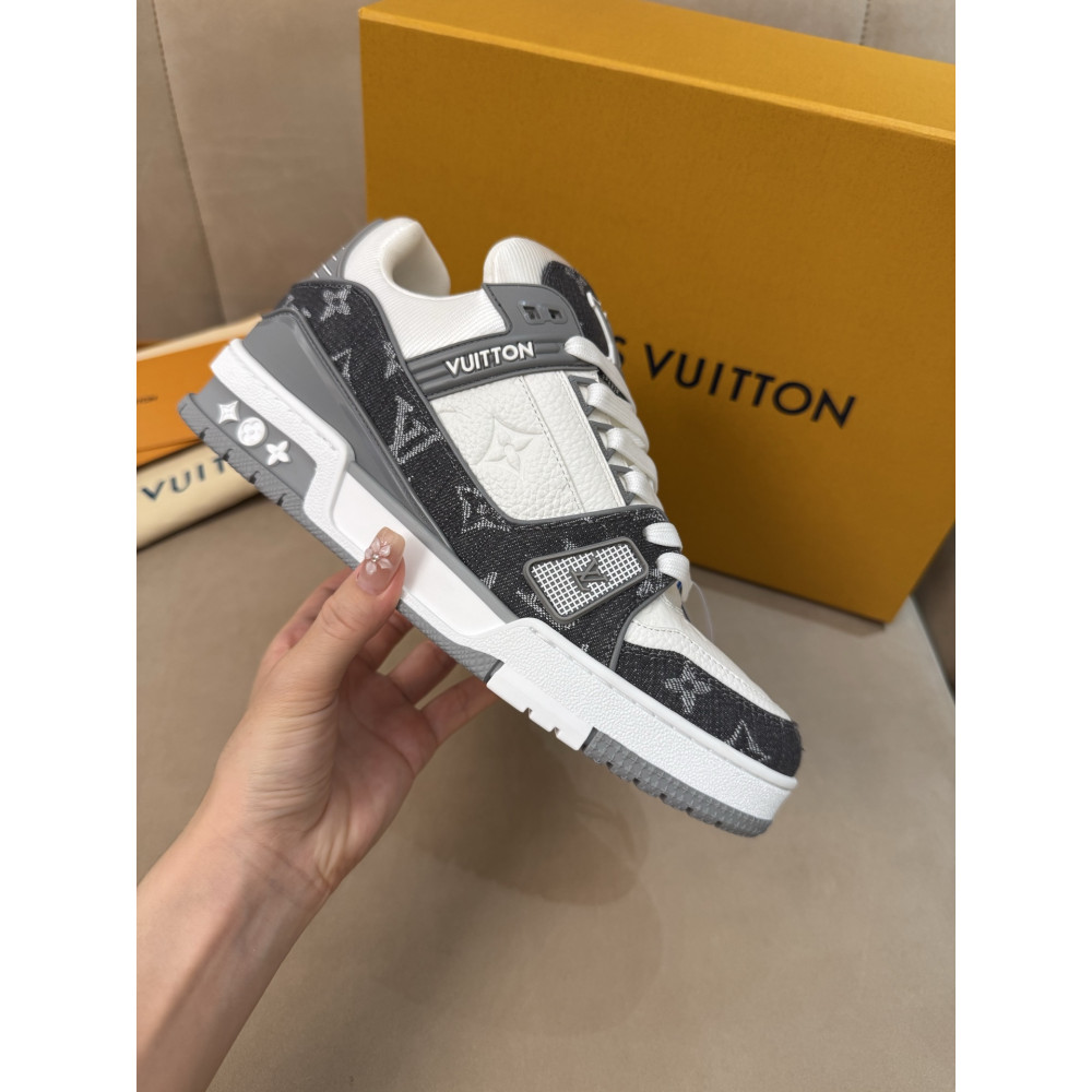 Louis Vuitton Trainer Classic Unisex Sneakers
