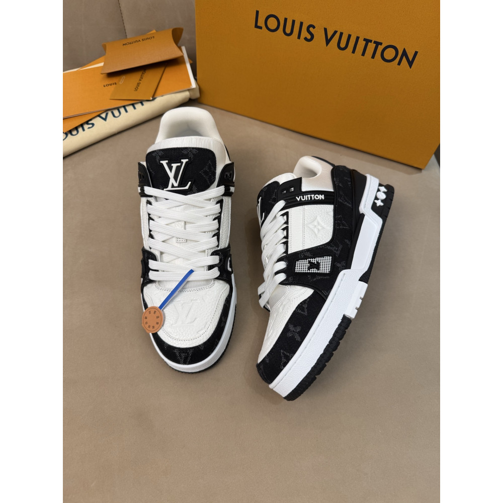 Louis Vuitton Trainer Classic Unisex Sneakers