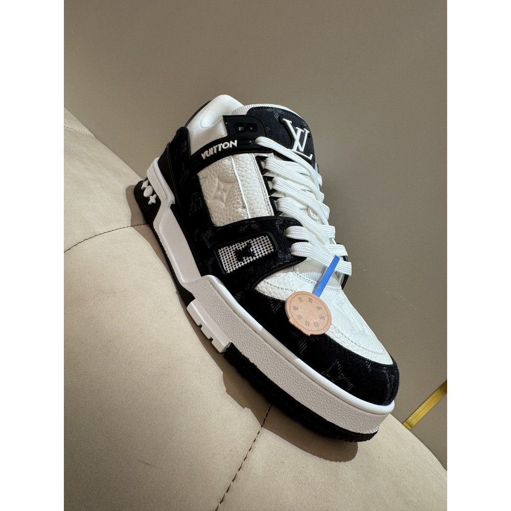 Louis Vuitton Trainer Classic Unisex Sneakers