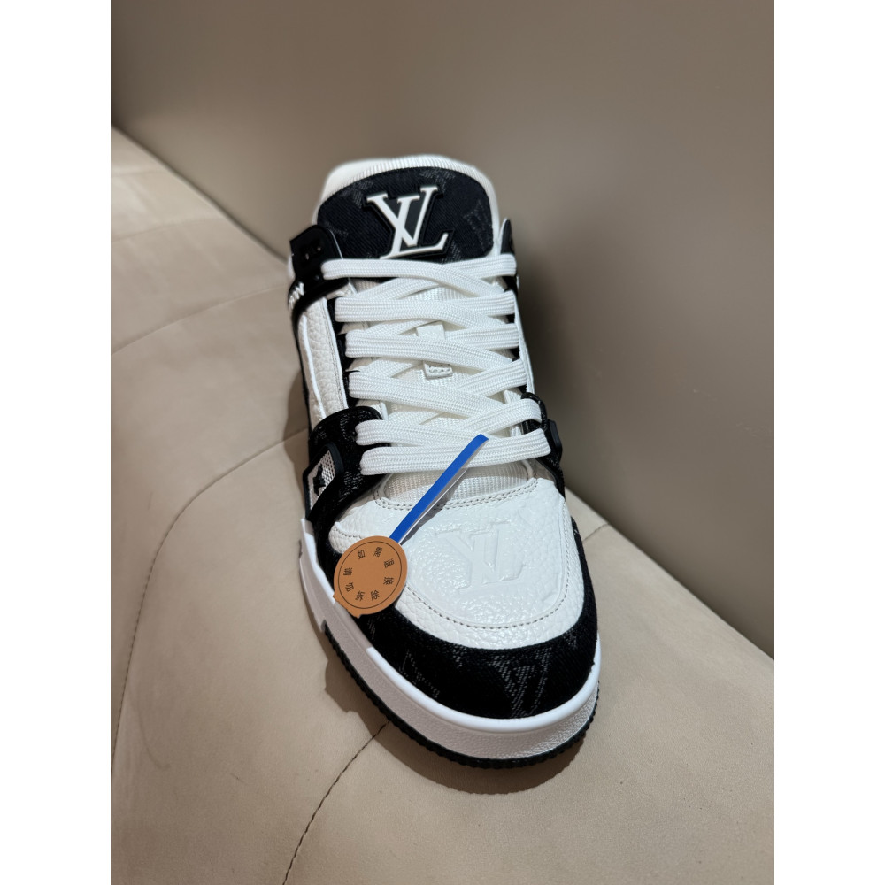 Louis Vuitton Trainer Classic Unisex Sneakers