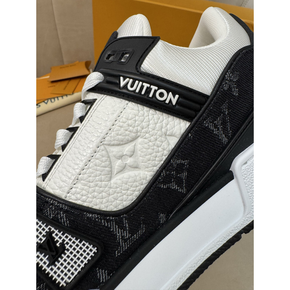 Louis Vuitton Trainer Classic Unisex Sneakers