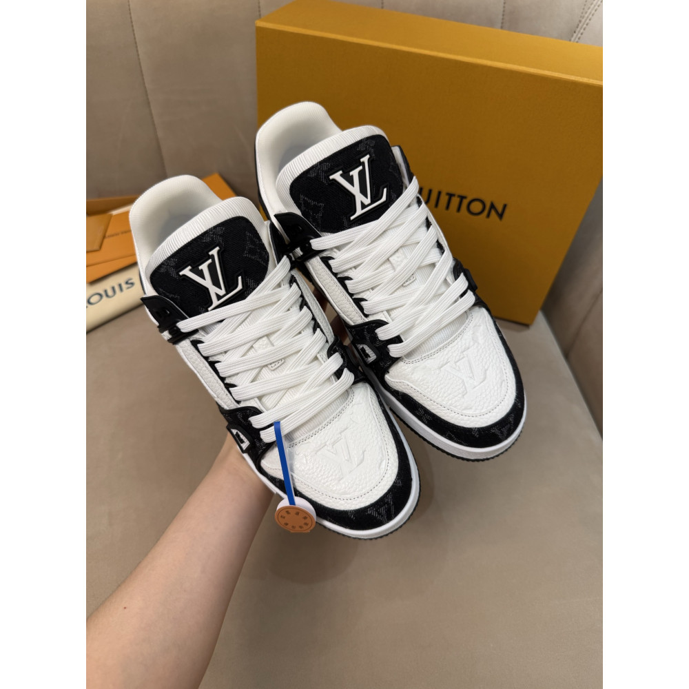 Louis Vuitton Trainer Classic Unisex Sneakers