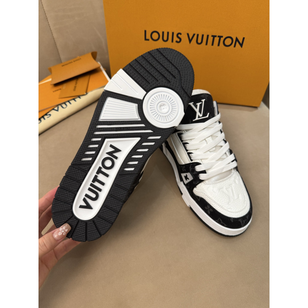 Louis Vuitton Trainer Classic Unisex Sneakers
