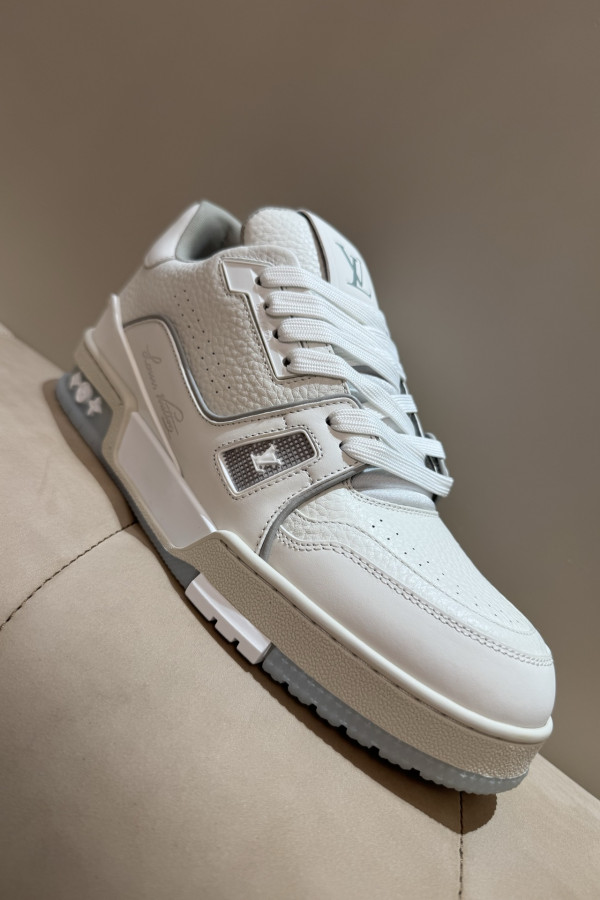 Louis Vuitton Trainer Classic Unisex Sneakers