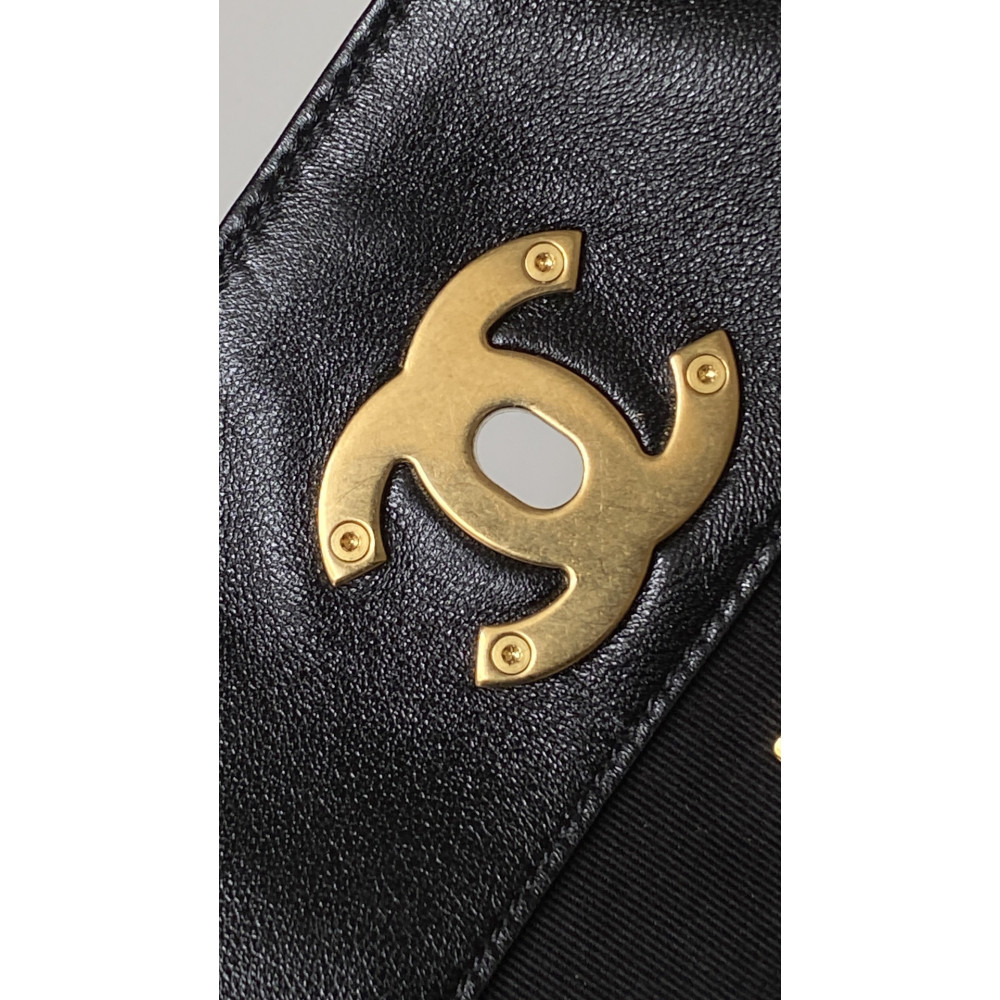 Chanel 25A large color-blocked shopping bag