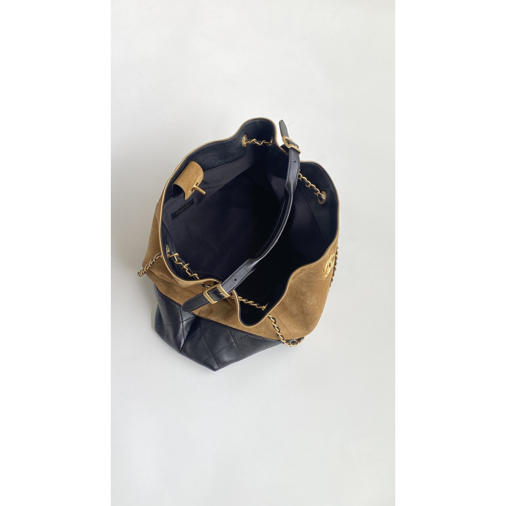 Chanel 25A large color-blocked shopping bag