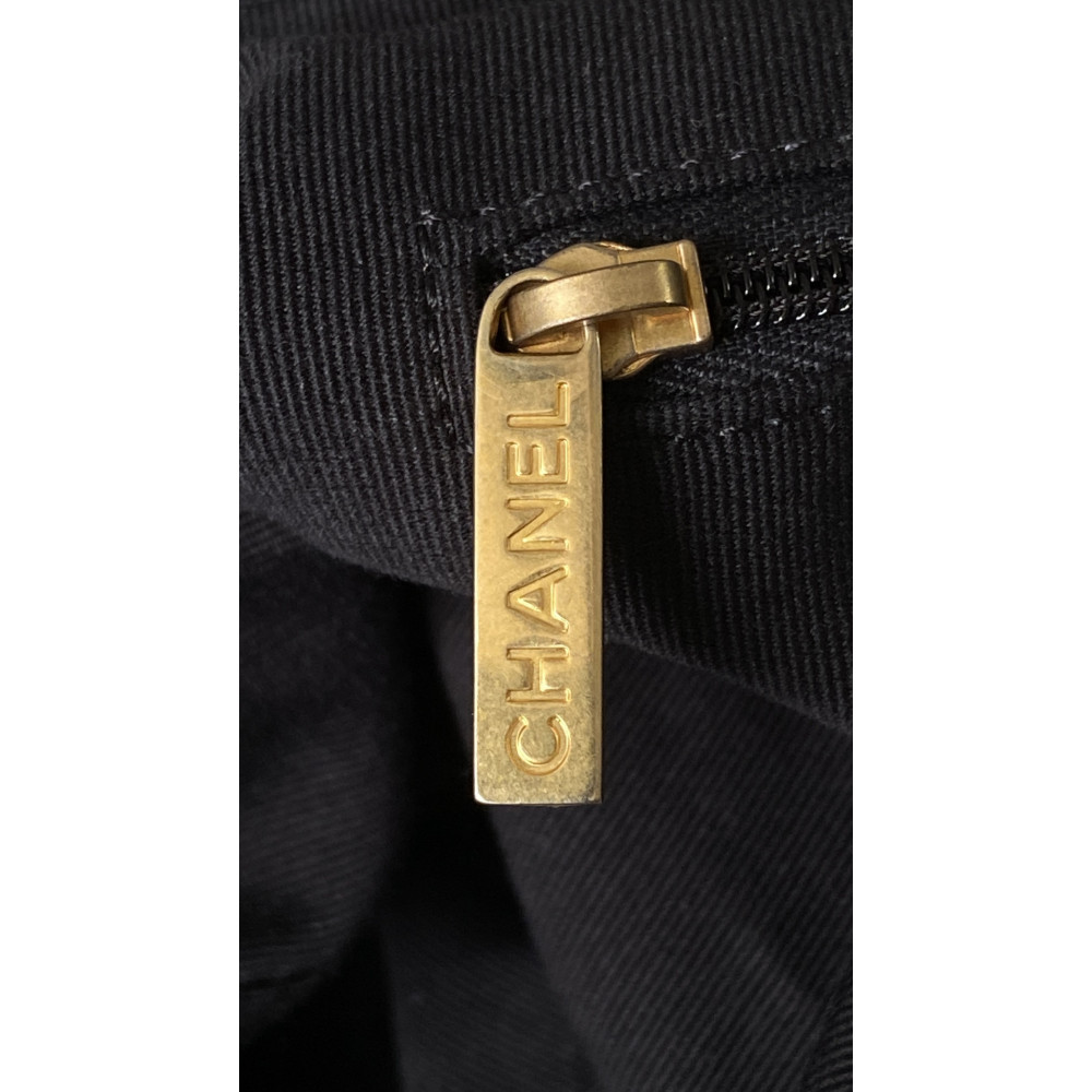 Chanel 25A large color-blocked shopping bag