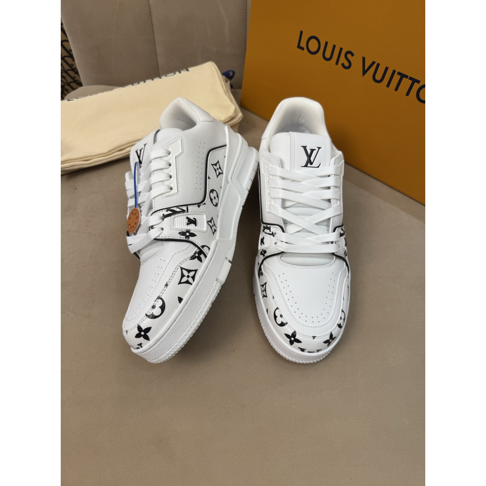 Louis Vuitton Trainer Classic Unisex Sneakers
