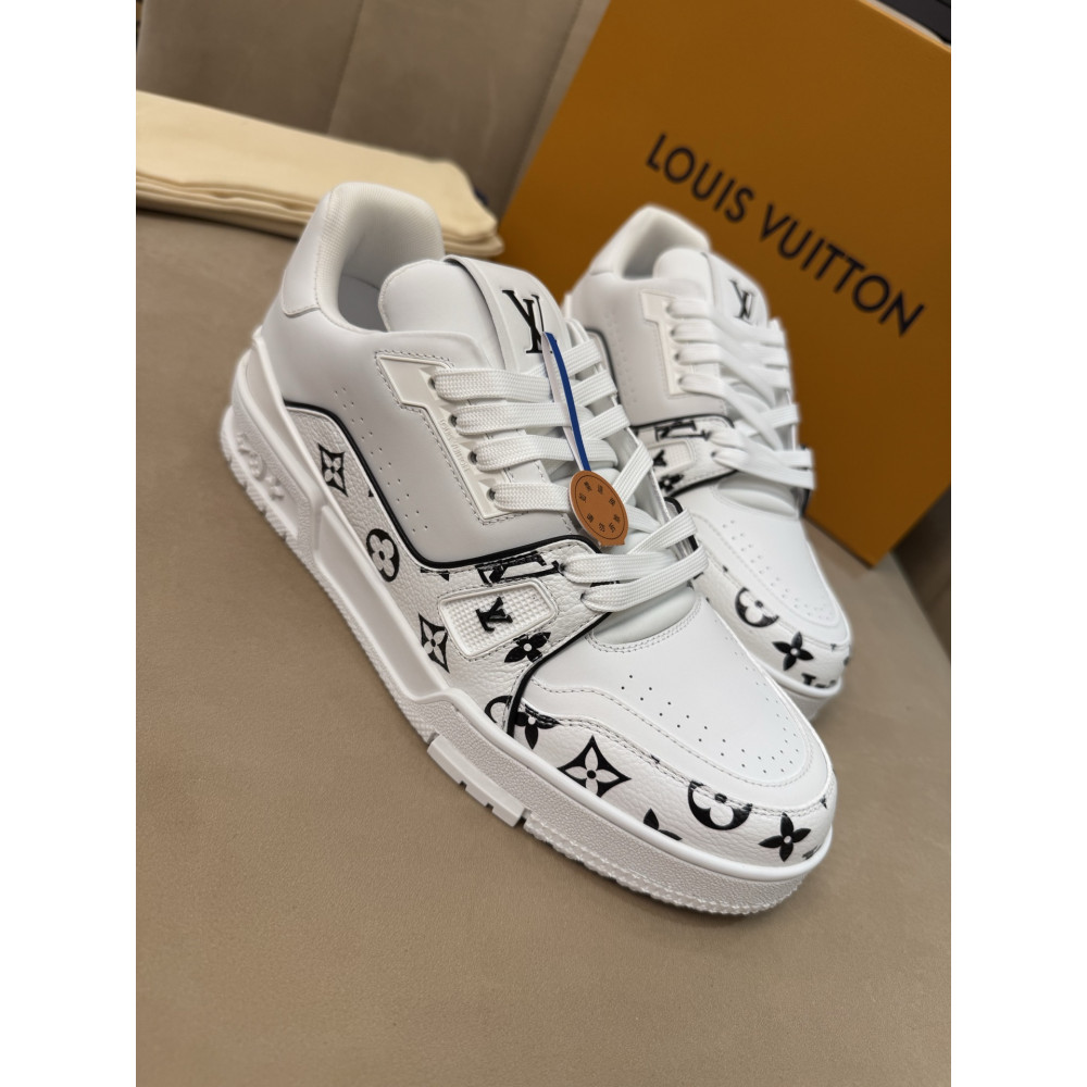 Louis Vuitton Trainer Classic Unisex Sneakers