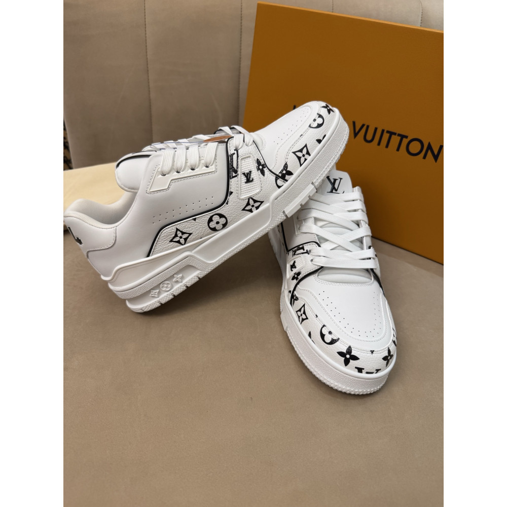 Louis Vuitton Trainer Classic Unisex Sneakers