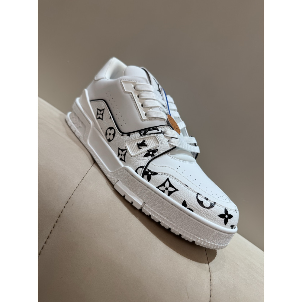 Louis Vuitton Trainer Classic Unisex Sneakers