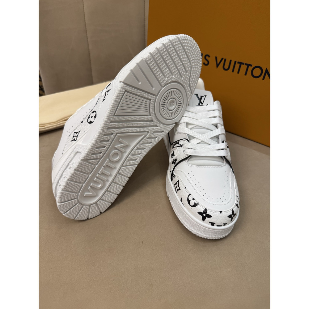 Louis Vuitton Trainer Classic Unisex Sneakers
