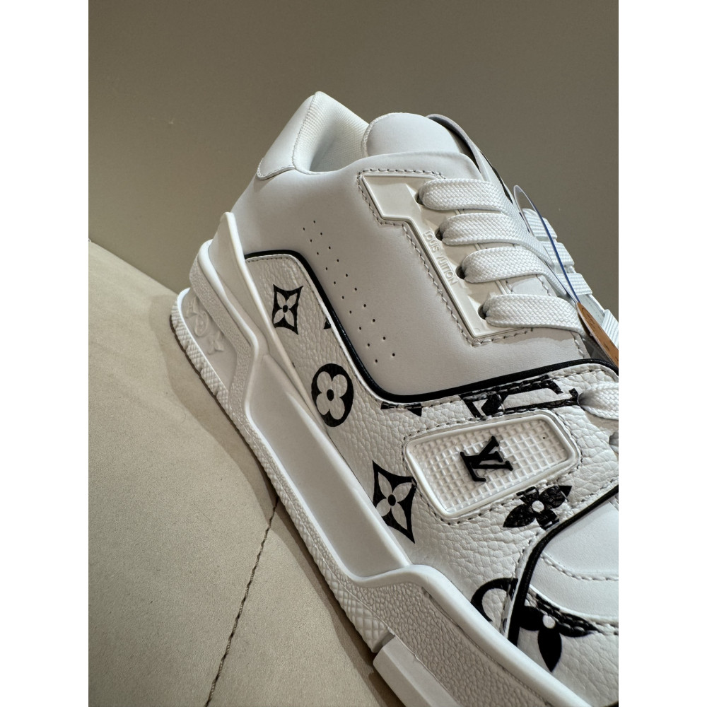 Louis Vuitton Trainer Classic Unisex Sneakers