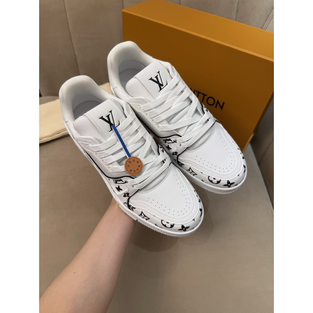 Louis Vuitton Trainer Classic Unisex Sneakers