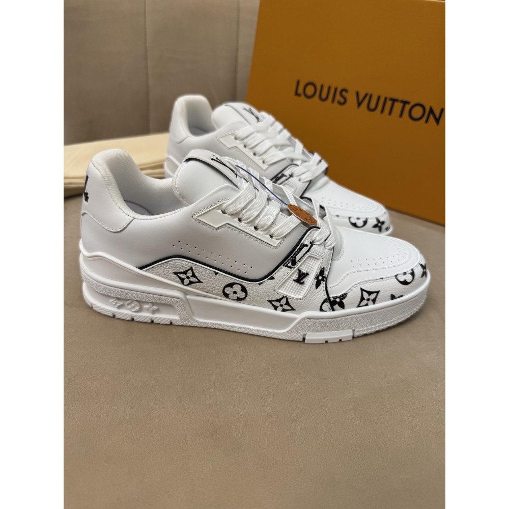 Louis Vuitton Trainer Classic Unisex Sneakers
