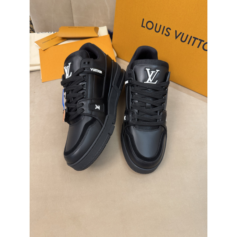 Louis Vuitton Trainer Classic Unisex Sneakers