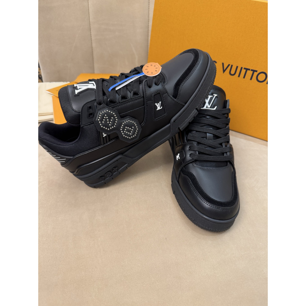 Louis Vuitton Trainer Classic Unisex Sneakers