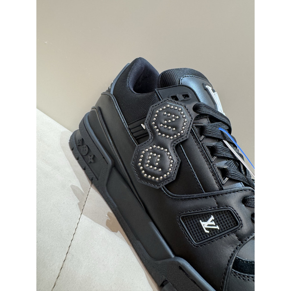 Louis Vuitton Trainer Classic Unisex Sneakers