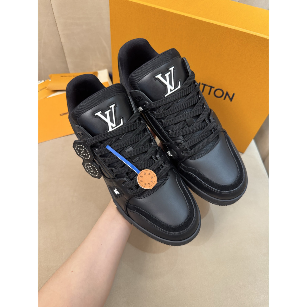 Louis Vuitton Trainer Classic Unisex Sneakers