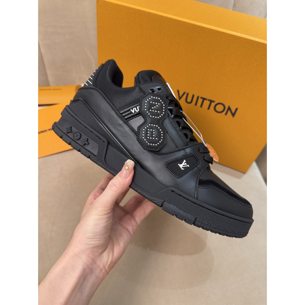 Louis Vuitton Trainer Classic Unisex Sneakers