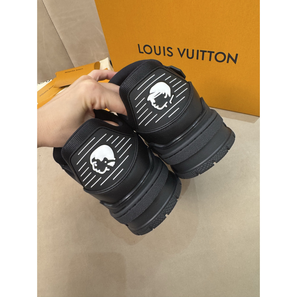Louis Vuitton Trainer Classic Unisex Sneakers