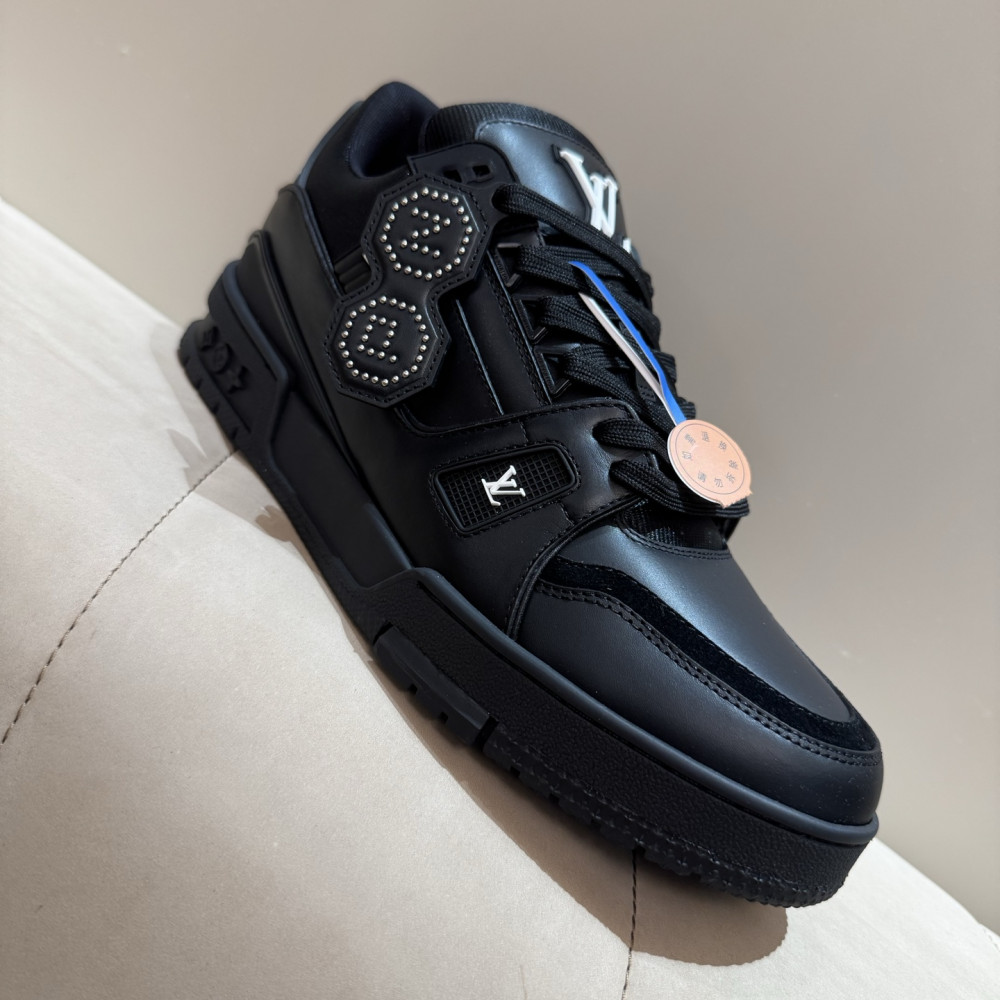 Louis Vuitton Trainer Classic Unisex Sneakers