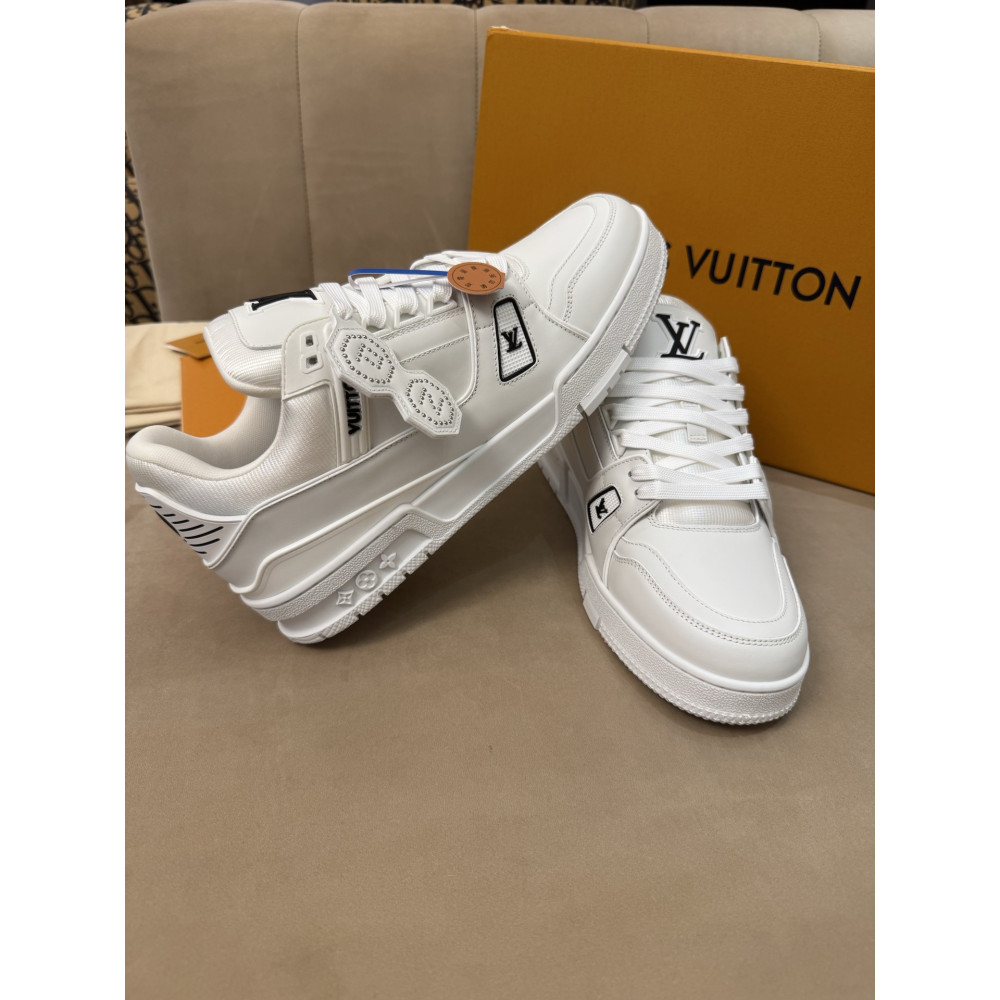 Louis Vuitton Trainer Classic Unisex Sneakers