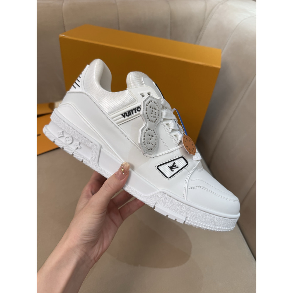 Louis Vuitton Trainer Classic Unisex Sneakers
