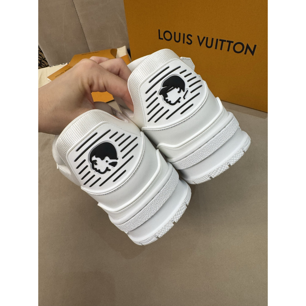 Louis Vuitton Trainer Classic Unisex Sneakers
