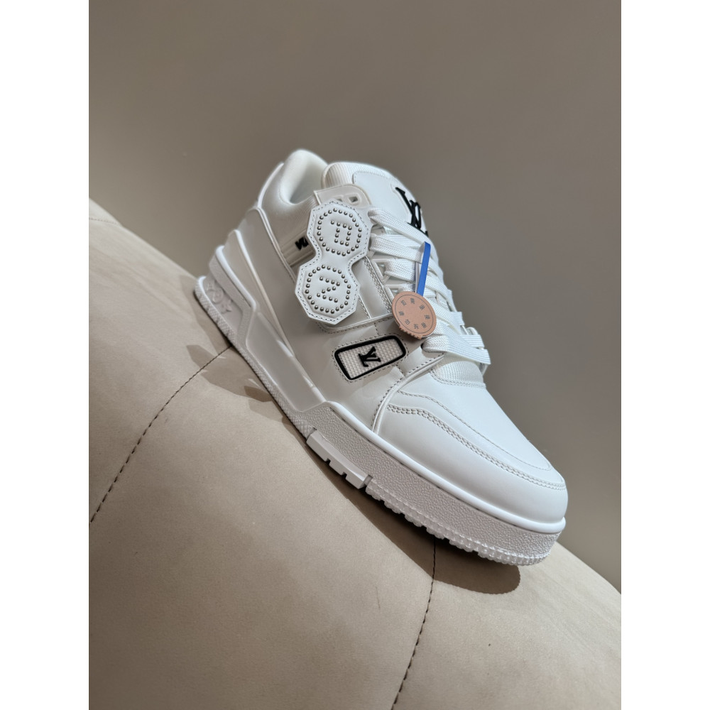 Louis Vuitton Trainer Classic Unisex Sneakers